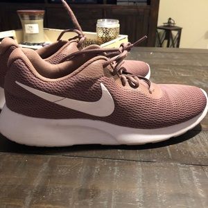 Nike Tanjun Running Shoes• Women size 11